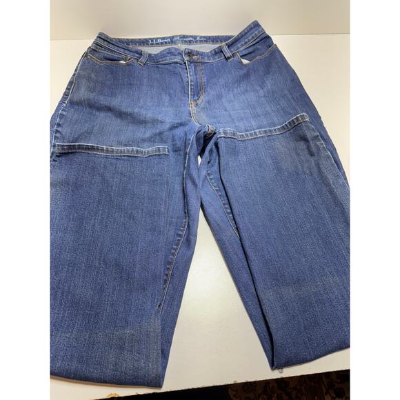 LL Bean Favorite Fit/Curvy Women’s Jeans Sz 12T Medium Wash 33X34 - Picture 1 of 6